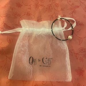 NWOT Black & Pearl Bracelet